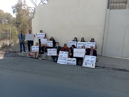 تداوم اعتراض خانواده‌های زندانیان آزربایجانی مقابل اوین برای سومین روز متوالی