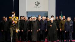 مراسم تشییع علی خامنه‌ای؛ مقام‌های ارشد ایران و میهمانان خارجی ادای احترام کردند
