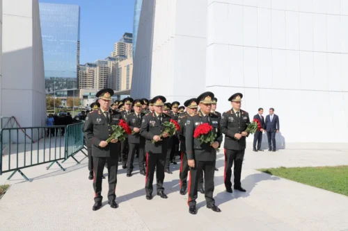 پرسنل خدمات ملکی از پارک پیروزی بازدید کردند