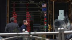 قیمت دلار در بازار آزاد ایران از ۲۵۰ هزار تومان گذشت