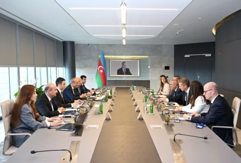 آذربایجان و گروه کارلزبرگ در مورد تنظیم مقررات صنعت آبجو گفتگو میکنند