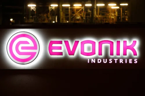 شرکت BASF ممکن است رقیب خود Evonik را با قیمت ۸ میلیارد یورو خریداری کند.