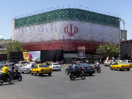 بازار خودرو با قیمت‌های نجومی، بحران هزینه زندگی در ایران را برجسته می‌کند